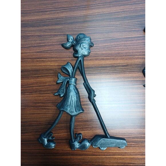 Vintage Sexton 1971 Cast Iron Wall Hanging Cooking, Vacuuming, Laundry Farmhouse - Picture 6 of 13